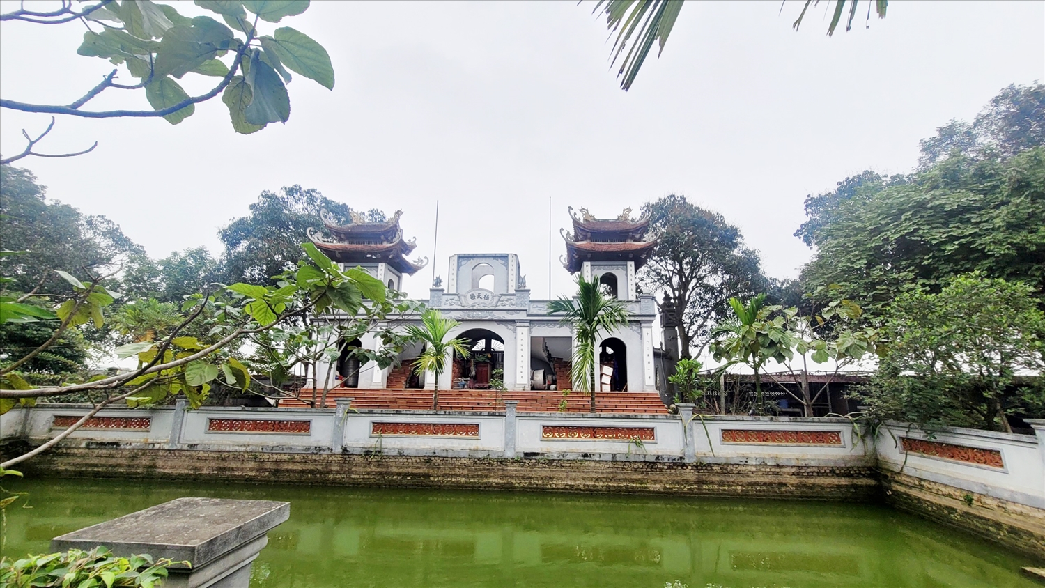 Một góc chùa Báo Ân