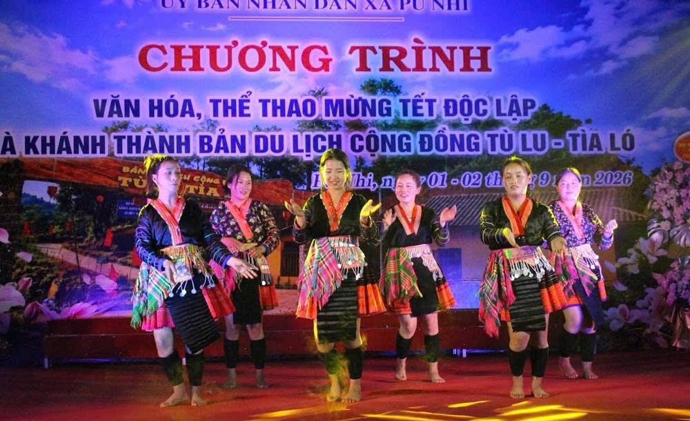 Tiết mục văn nghệ mang đậm bản sắc văn hóa địa phương