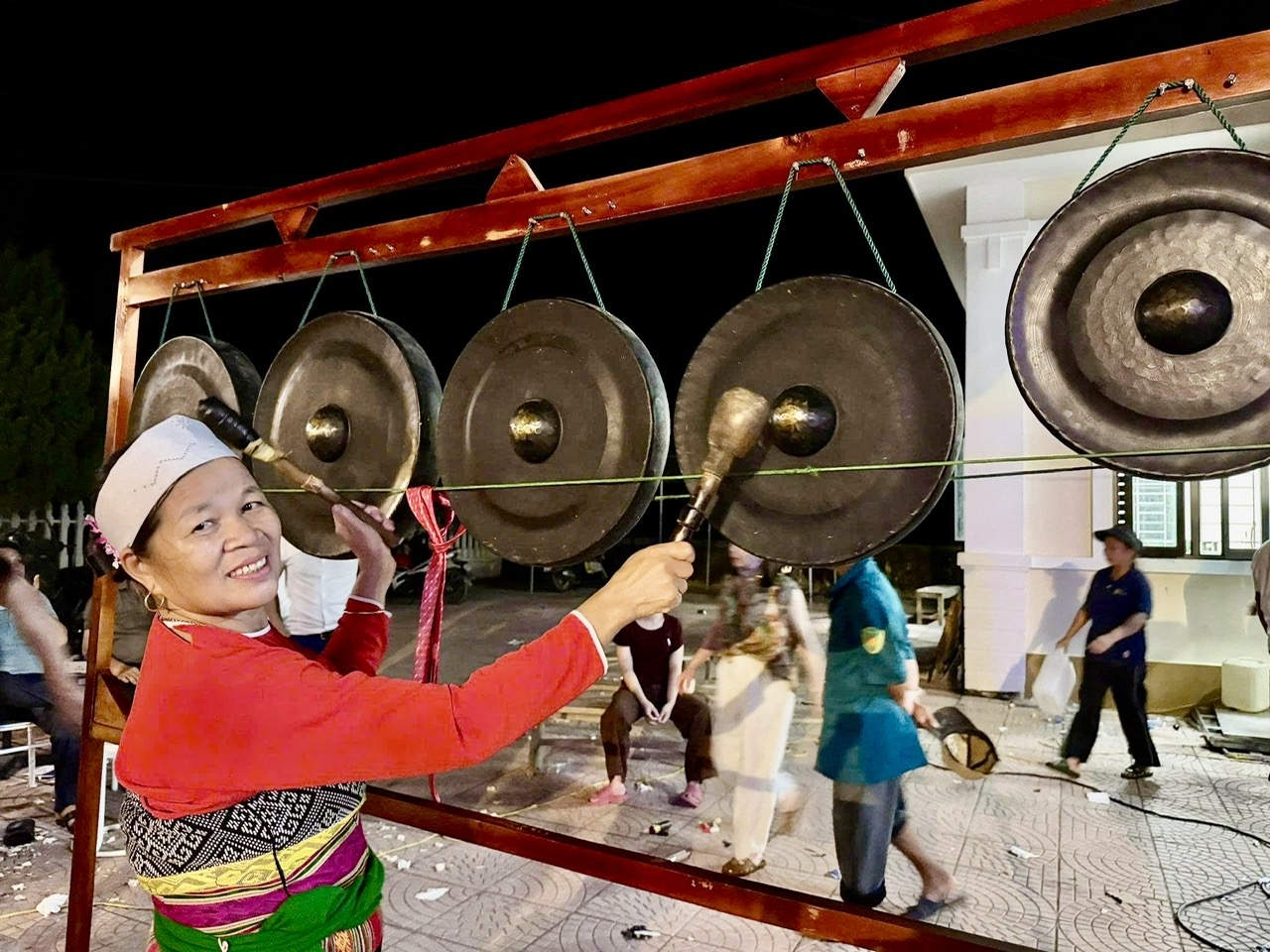 Tiếng cồng chiêng góp phần làm nên mạch nguồn văn hóa truyền thống được đồng bào Mường nâng niu, gìn giữ và trao truyền qua nhiều thế hệ