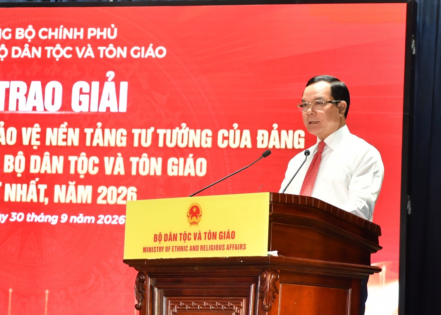Ủy viên BCH Trung ương Đảng, Bí thư Đảng ủy, Bộ trưởng Bộ Dân tộc và Tôn giáo Nguyễn Đình Khang phát biểu chỉ đạo tại Lễ trao giải