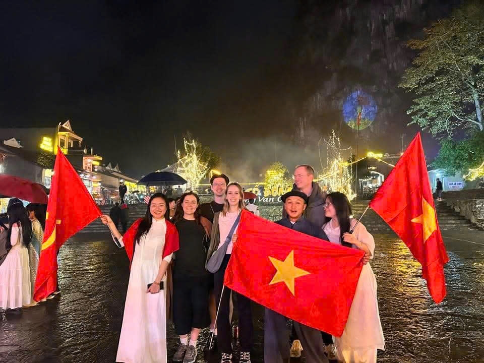 Sùng Mạnh Hùng kết nối người dân địa phương và du khách cùng tham gia trải nghiệm, giao lưu và lan tỏa những giá trị văn hóa truyền thống