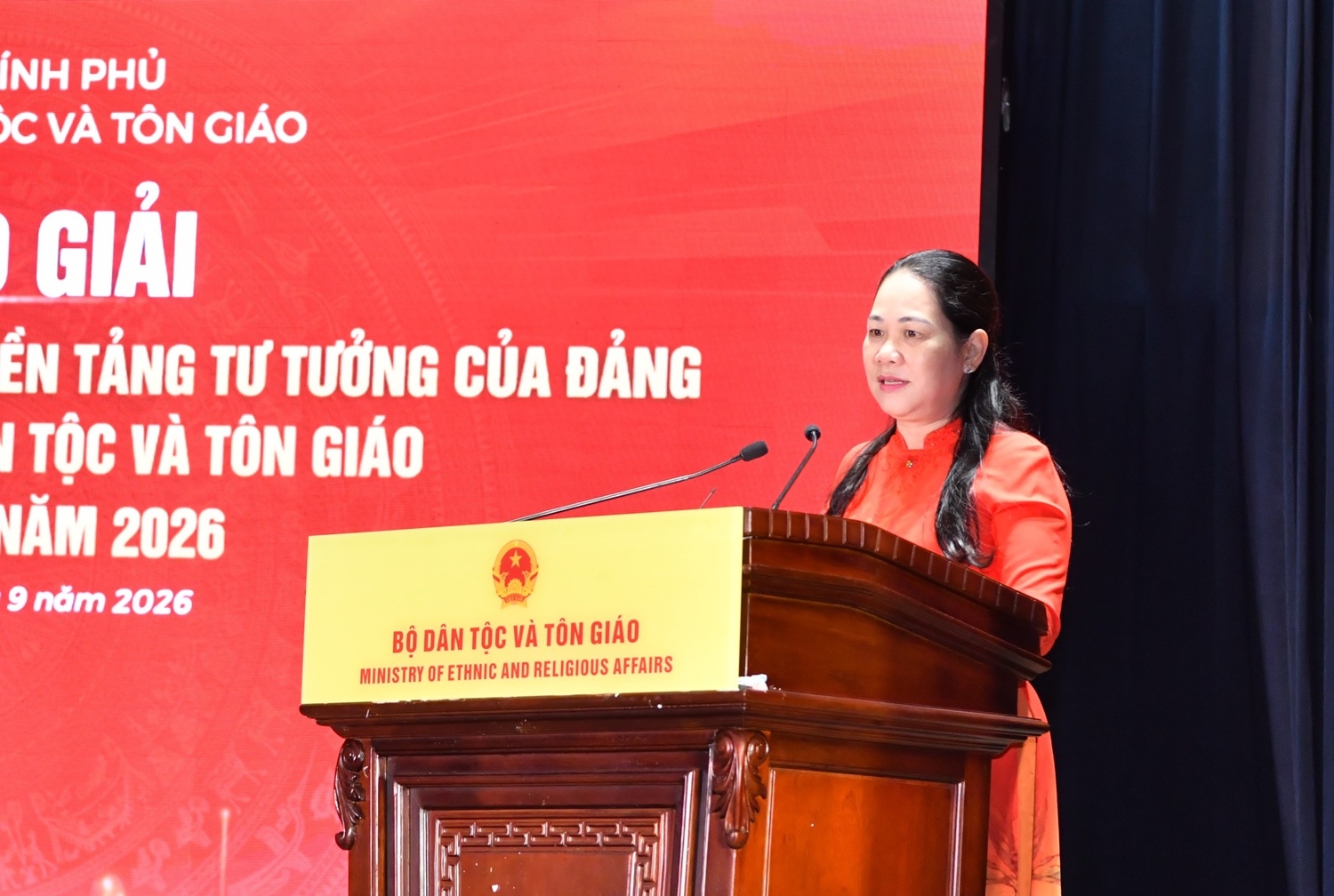 Thứ trưởng Bộ Dân tộc và Tôn giáo Nông Thị Hà phát biểu tại Lễ trao giải