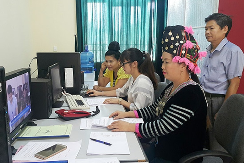 Cán bộ người dân tộc thiểu số được tiếp cận thông tin qua nền tảng số