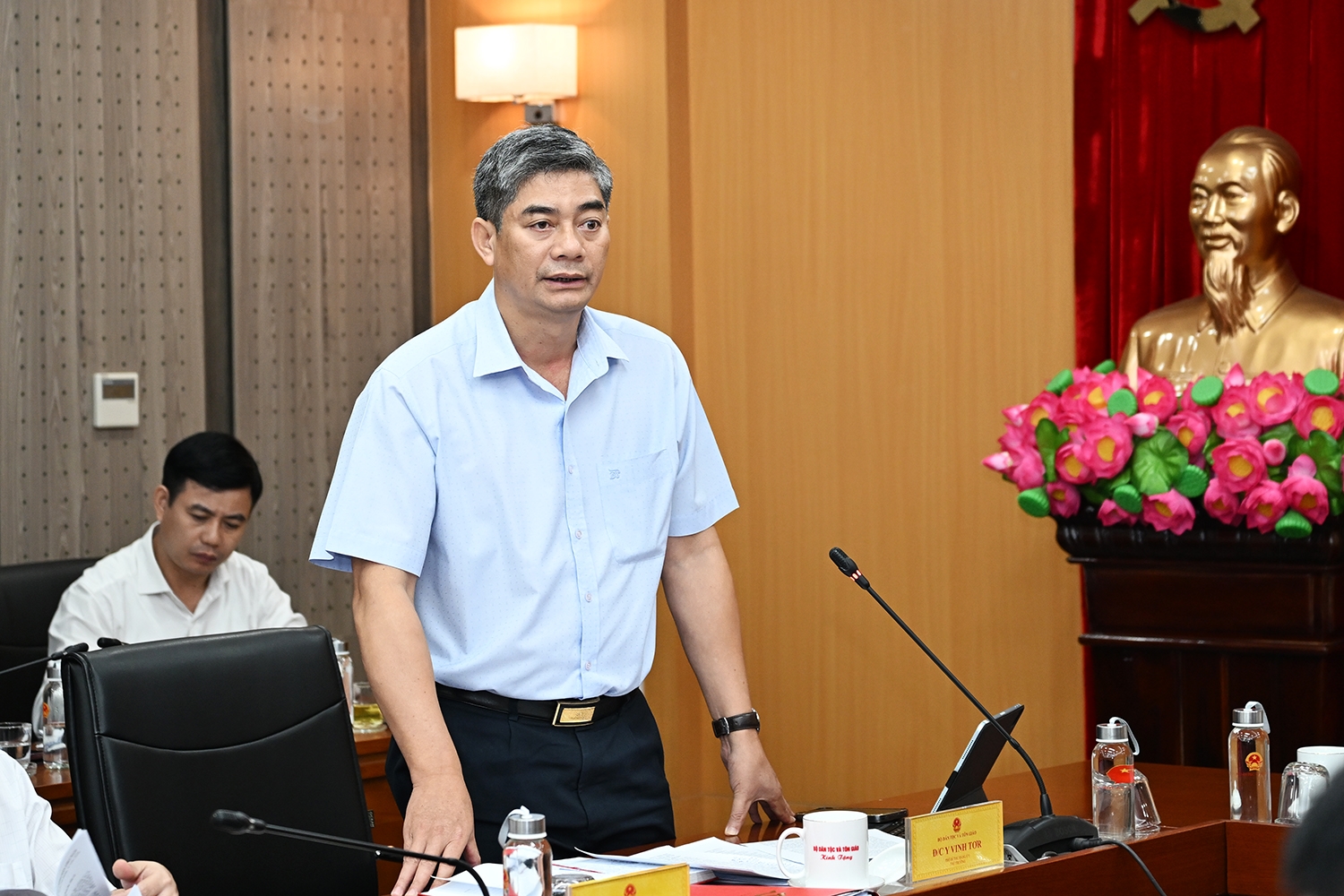 Thứ trưởng Y Vinh Tơr phát biểu tại Hội nghị