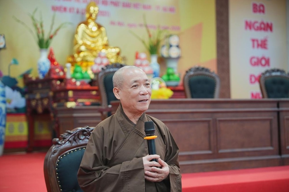  Hòa thượng Thích Bảo Nghiêm, Phó Chủ tịch Hội đồng Trị sự, Trưởng Ban Hoằng pháp Trung ương, Trưởng Ban Trị sự Giáo hội Phật giáo Việt Nam Thành phố Hà Nội phát biểu trước buổi học