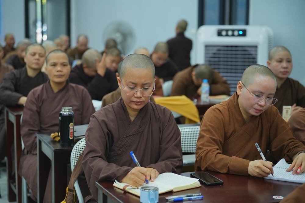 Chư ni tại buổi tuyên truyền