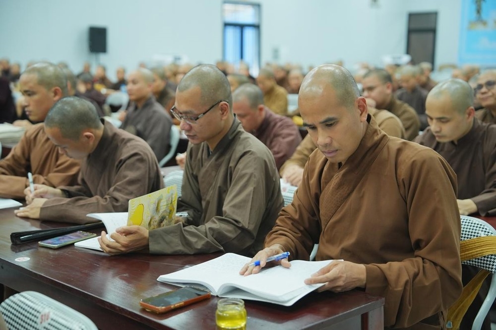 Chư tăng tại buổi tuyên truyền