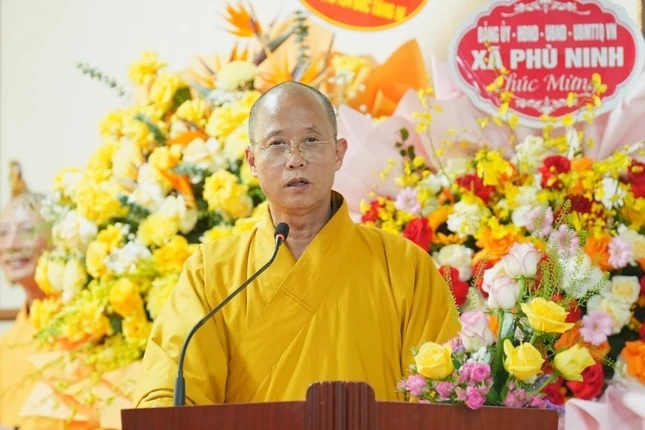 Thượng tọa Thích Minh Nghiêm, Ủy viên Thường trực Hội đồng Trị sự, Trưởng ban Trị sự Giáo hội Phật giáo Việt Nam tỉnh Phú Thọ phát biểu tại Hội nghị