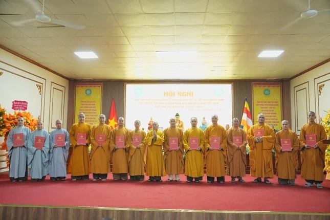 Hội nghị công bố và trao Quyết định chuẩn y nhân sự Ban Trị sự Giáo hội Phật giáo Việt Nam tỉnh Phú Thọ 5