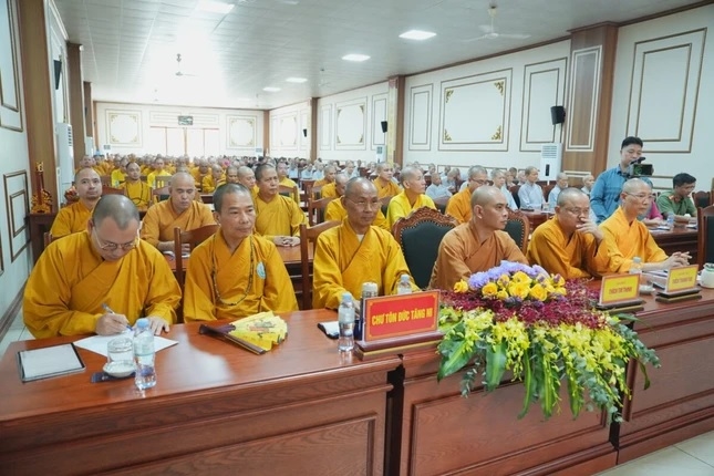 Chư tôn đức tham dự Hội nghị công bố và trao Quyết định