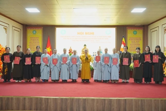 Hội nghị công bố và trao Quyết định chuẩn y nhân sự Ban Trị sự Giáo hội Phật giáo Việt Nam tỉnh Phú Thọ 6