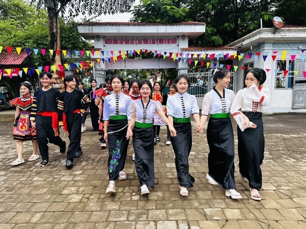 Nhờ những chủ trương, chính sách của Đảng và Nhà nước, giáo dục vùng cao, miền núi đã có những chuyển biến tích cực…