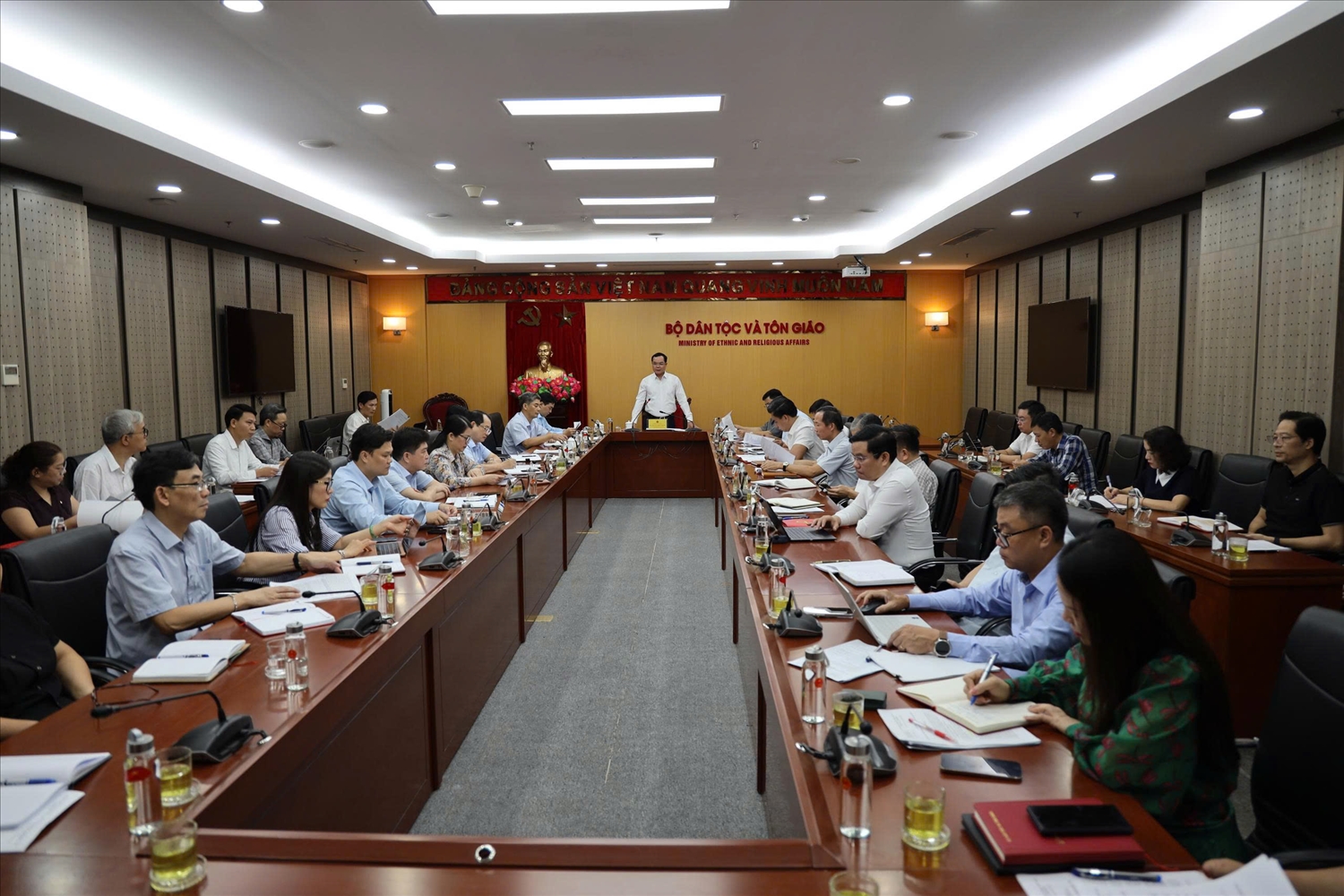Quang cảnh cuộc họp giao ban tháng 8 và triển khai nhiệm vụ tháng 9/2026 của Bộ Dân tộc và Tôn giáo