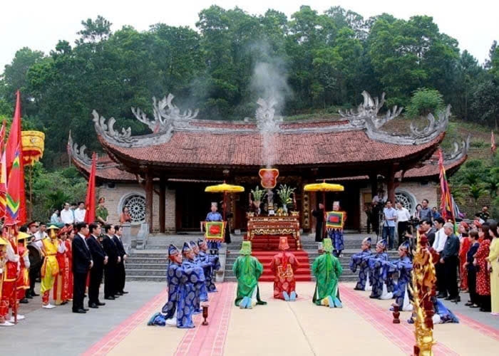Đền Mẫu Âu Cơ (tỉnh Phú Thọ)