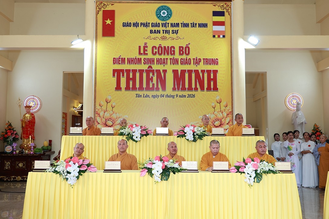Ban chứng minh buổi lễ
