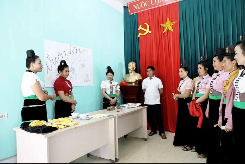 Phụ nữ dân tộc thiểu số tham gia ngày hội Bình đẳng giới tại xã Mường Ảng, tỉnh Điện Biên