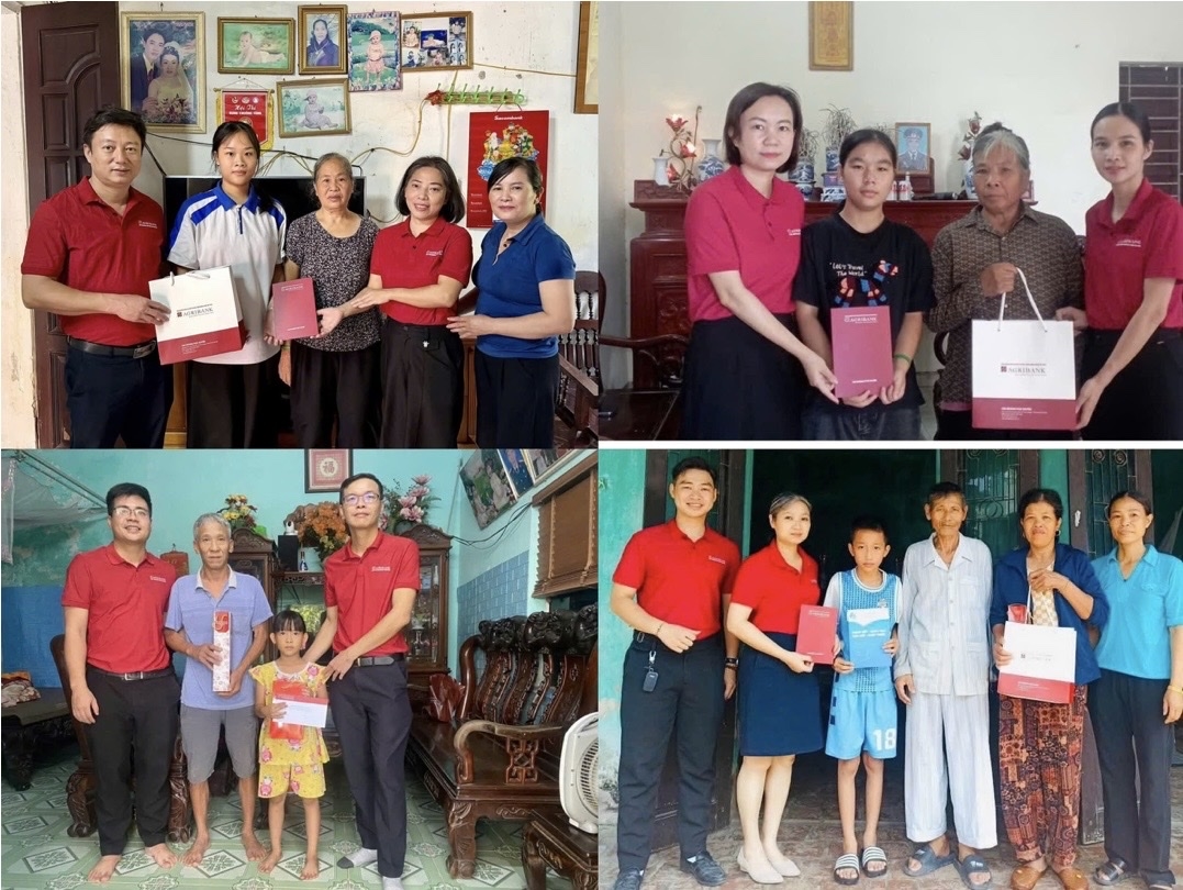 Đại diện Agribank Chi nhánh Phú Xuyên II (trực thuộc Agribank Chi nhánh Hà Nội II) trao quà tại chương trình ""Nâng bước em tới trường - Năm học 2026-2027