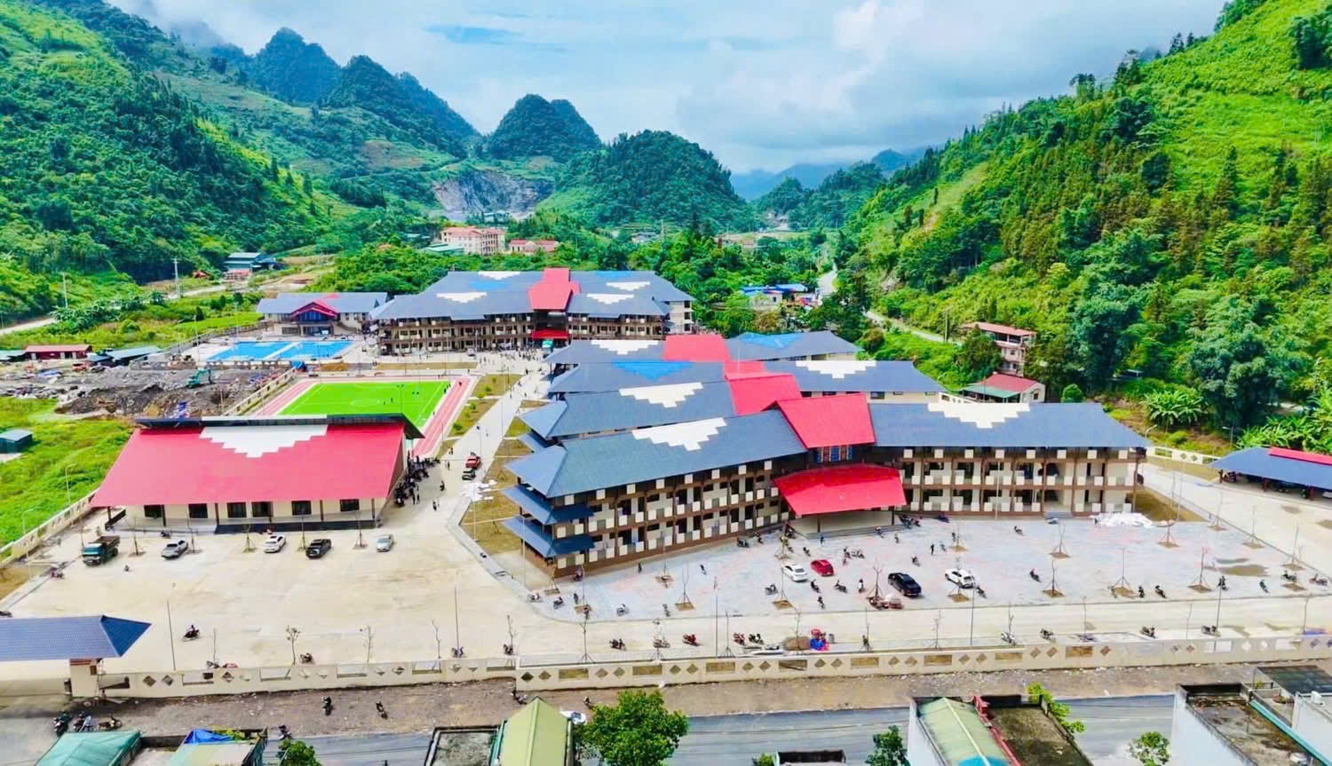 Trường Phổ thông nội trú Tiểu học và THCS Mường Khương - nơi Agribank trao tặng phòng học máy tính trong lễ khởi công năm 2025.