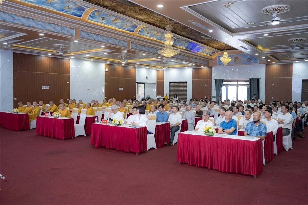 Chức sắc, chức việc các tôn giáo trên địa bàn tỉnh Nghệ An tham dự Hội nghị phổ biến pháp luật về tôn giáo