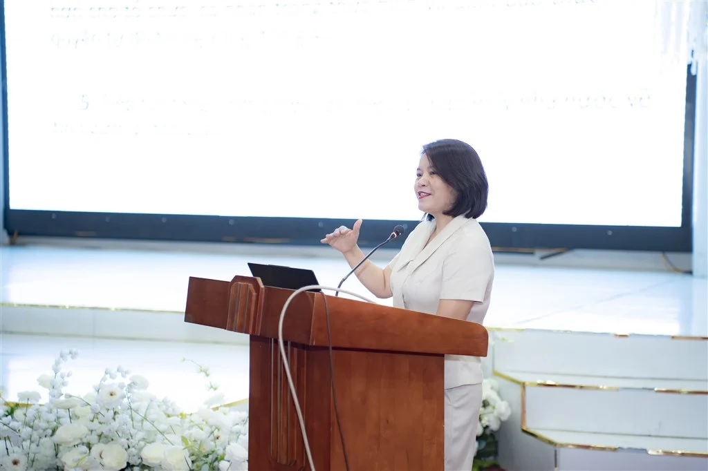 TS. Nguyễn Thị Định phổ biến các nội dung liên quan đến quy định của pháp luật của Nhà nước về tín ngưỡng, tôn giáo