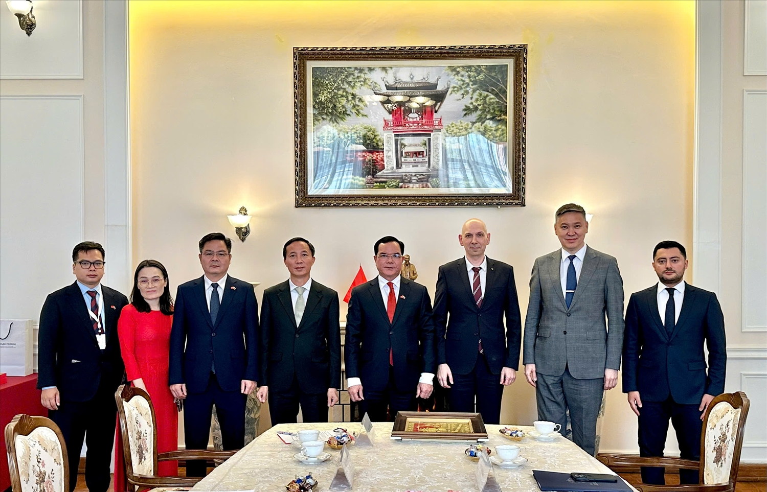 Phái đoàn hai nước chụp ảnh lưu niệm sau hội đàm